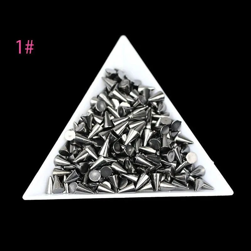 100pcs 3*3mm Arrow Rivet Decoration Nail Art Punk Spikes Stud Nail Art Tip Decoration Rivet Metallic DIY Nail Art Ornaments