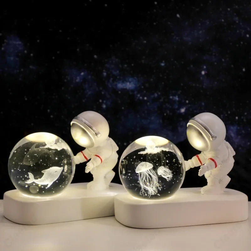 Creative Astronaut Starry Sky Stroll USB Night Light with Carved Crystal Ball and Luminous Base, Home Decoration Light