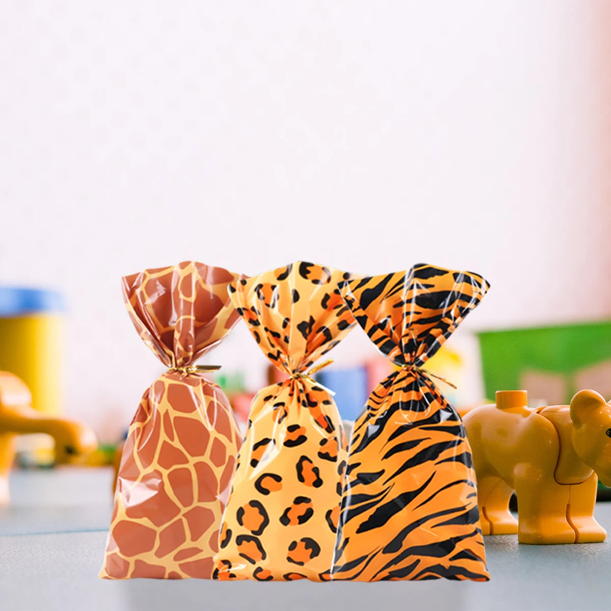 50pcs Jungle Animal Treat candy bag Wild Giraffe Cheetah Tiger Print Plastic Biscuit Packing Bag Safari Birthday Party Gift bag
