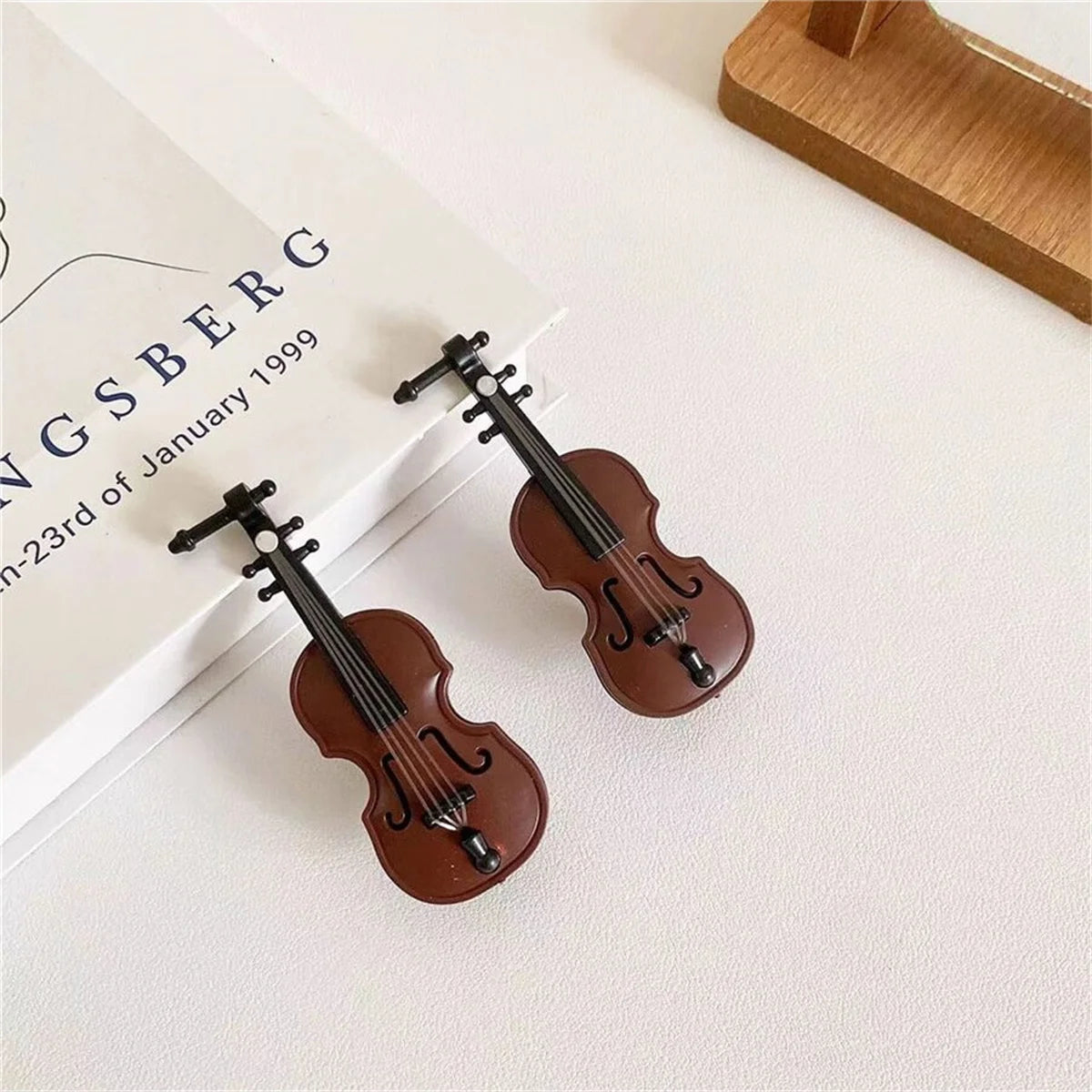 2pcs Creative violin hair clips for ladies and girls to fix hair hair accessories