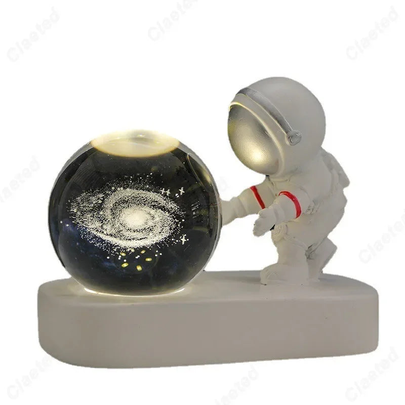Creative Astronaut Starry Sky Stroll USB Night Light with Carved Crystal Ball and Luminous Base, Home Decoration Light